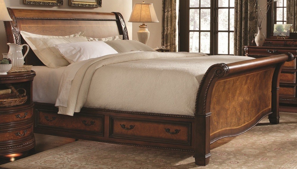 The effort to spice up the room will be successful if you place exotic king size bed in a small room.
