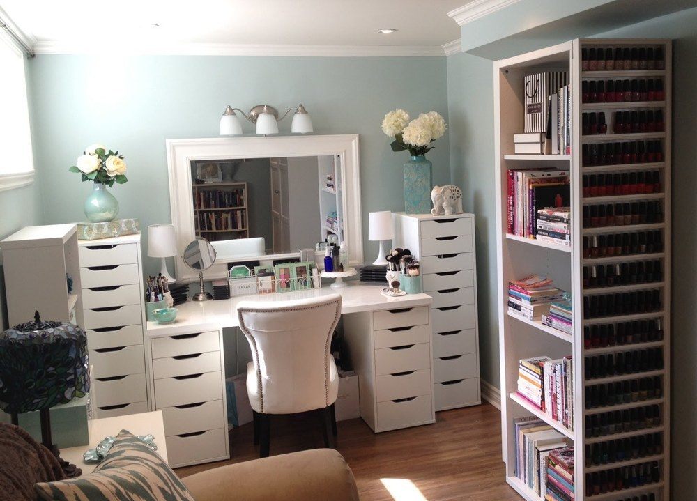 Every modern house has beautiful dresser vanity bedroom.