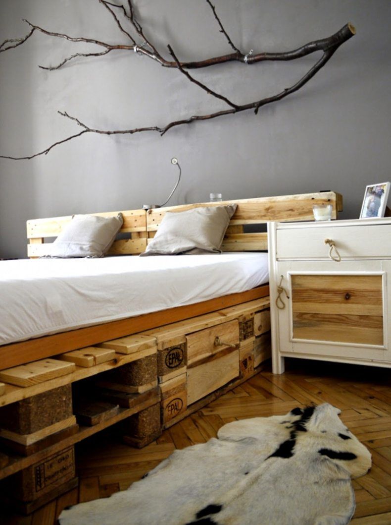 Pallet Bed - TheBestWoodFurniture.com