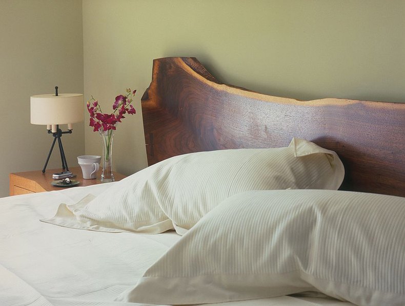 Wood slab headboard is one of the most common pieces placed in the center of bedroom.