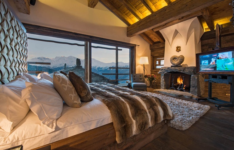 Amazing Bedroom With Fireplace Chalet