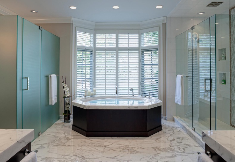 Large bathroom bay window treatments can give the luxury effect to your room.