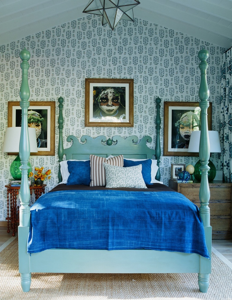 You can focus on navy blue wallpaper ideas and make the space with peaceful and welcoming effect.